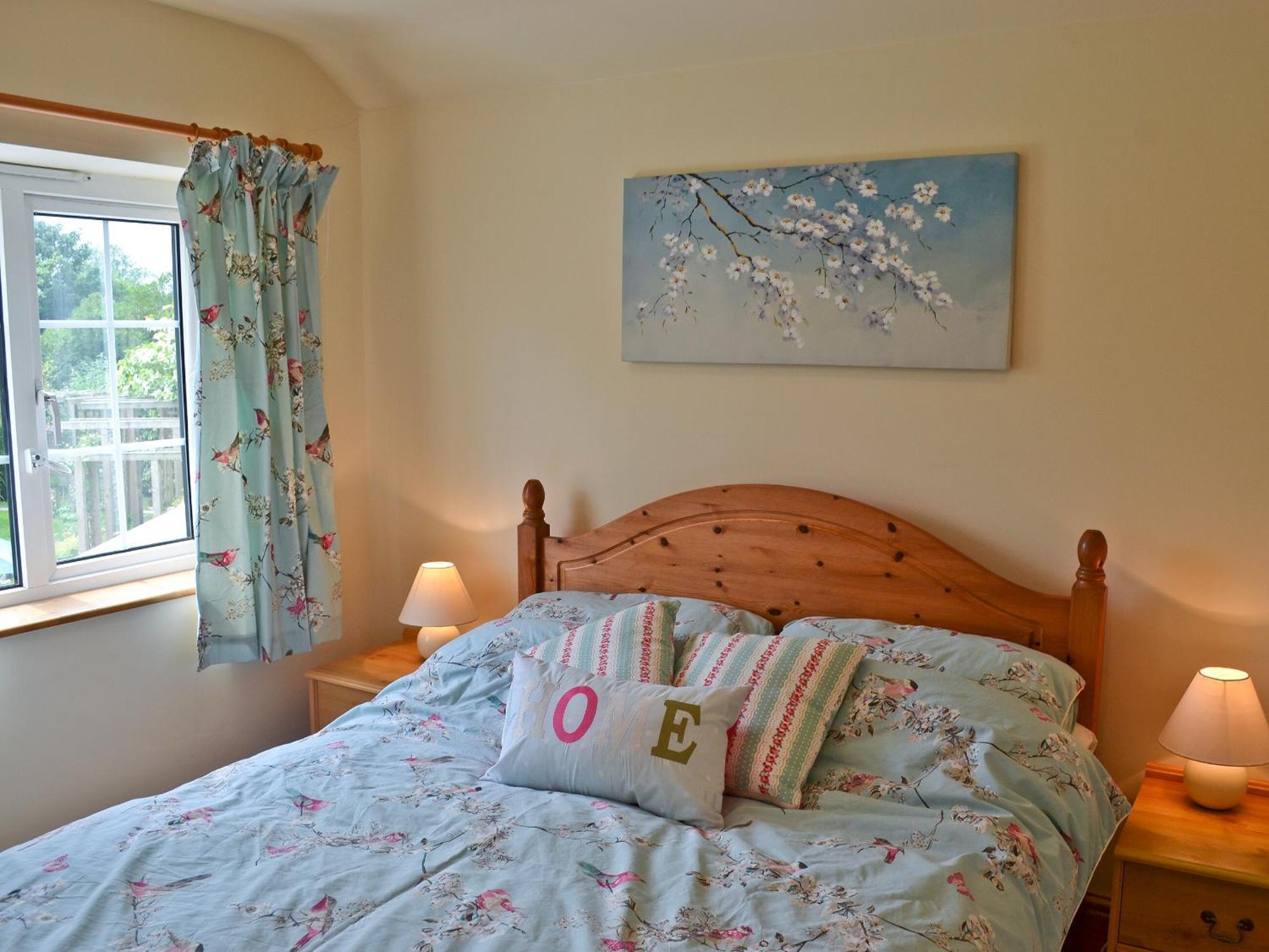 No 2 Flowery Bank Holiday home *