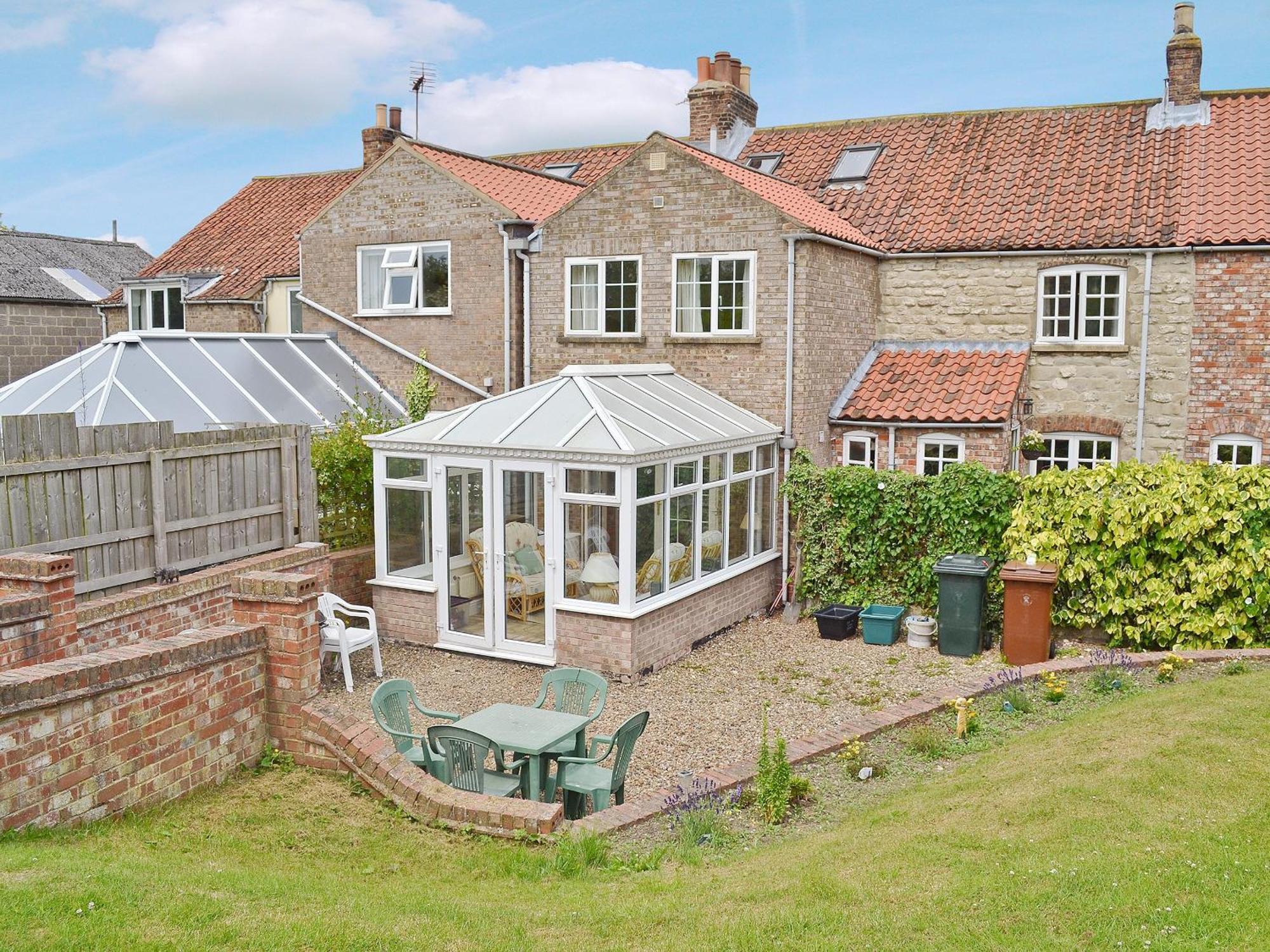 No 2 Flowery Bank Holiday home