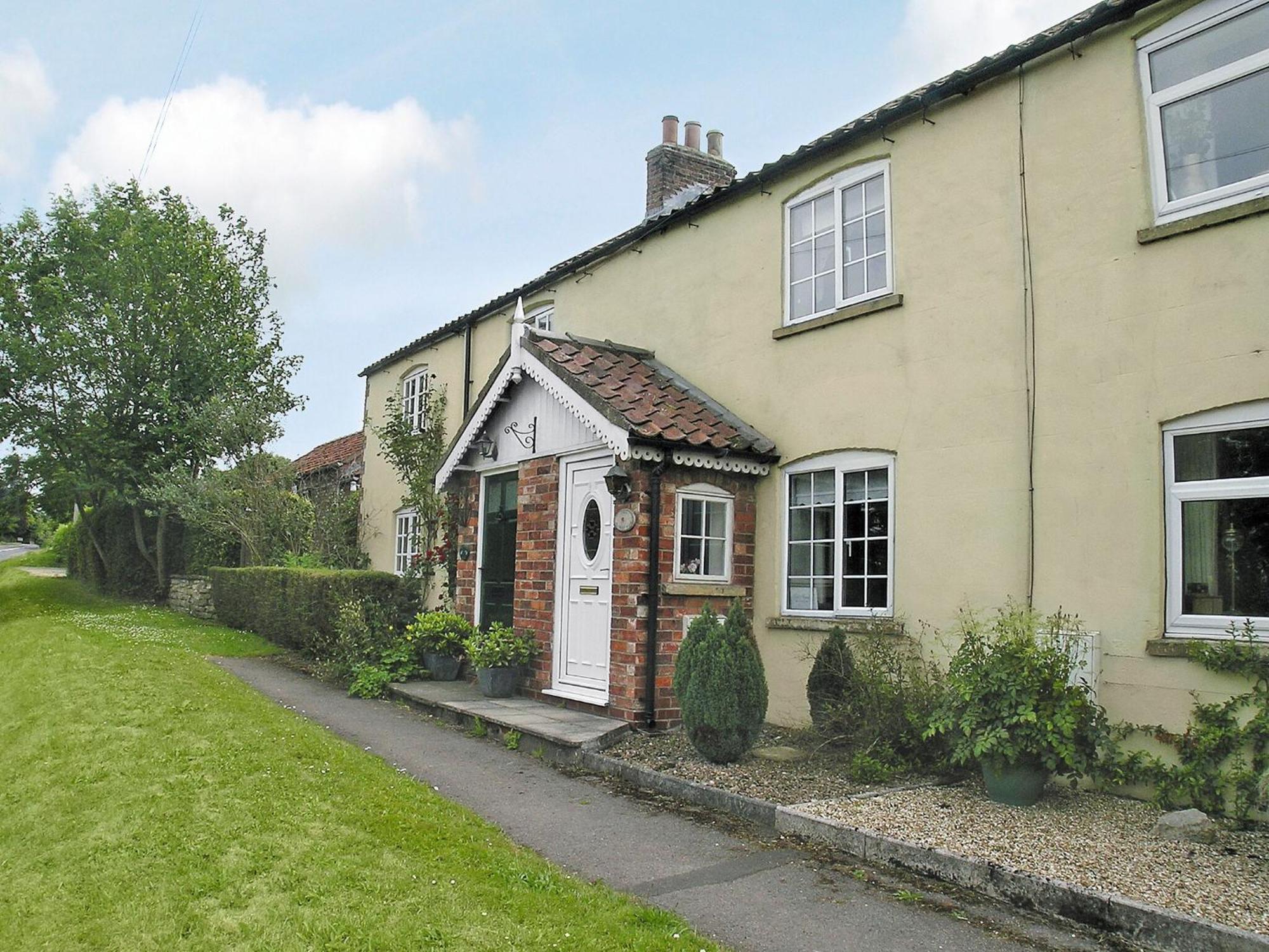 No 2 Flowery Bank Holiday home *